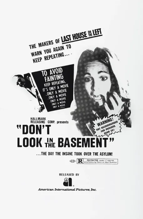 Framed Print : DON'T LOOK IN THE BASEMENT, US poster art, 1973 Framed Print : DON'T LOOK IN THE BASEMENT, US poster art, 1973
