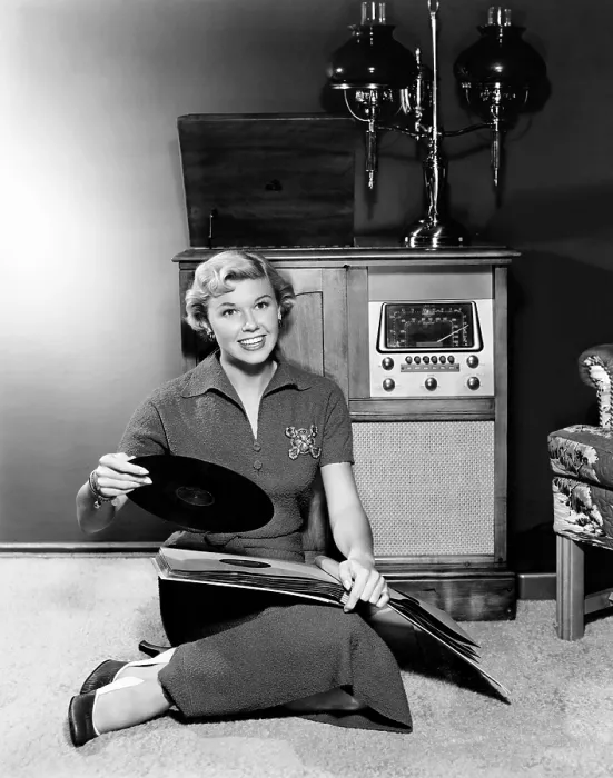 Framed Print : Doris Day, enjoying her record collection, ca. 1950 Framed Print : Doris Day, enjoying her record collection, ca. 1950