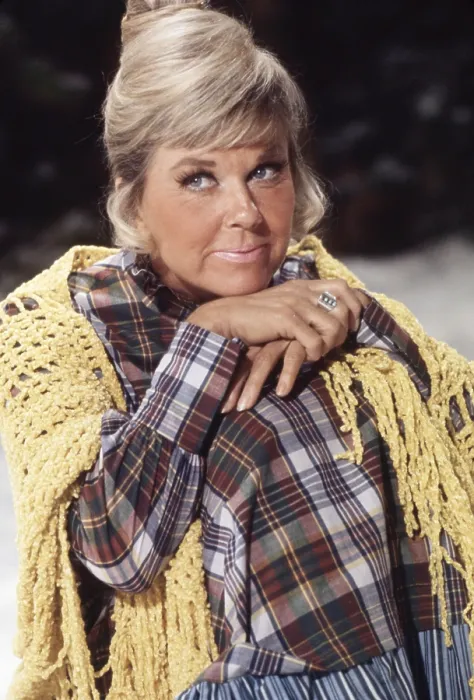 Framed Print : THE DORIS DAY SHOW, Doris Day, 1968-73 (photo by Robert Latter) Framed Print : THE DORIS DAY SHOW, Doris Day, 1968-73 (photo by Robert Latter)