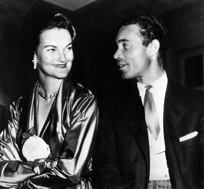 Framed Print : Doris Duke and husband Porfirio Rubirosa, Paris, France, September 1, 1947.. Courtesy: CSU Archives  /  Everett Collection
