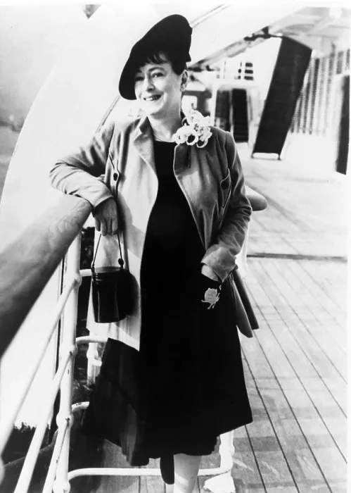 Framed Print : Dorothy Parker (1893-1967), American writer, poetess and member of the Algonquin Round Table, on board an ocean liner in 1939 Framed Print : Dorothy Parker (1893-1967), American writer, poetess and member of the Algonquin Round Table, on board an ocean liner in 1939