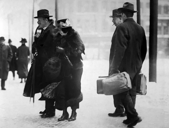Framed Print : Dr. Ernst Kunwald, with his wife, entering the Federal Building, Cincinnati, Ohio, as a prisoner of war