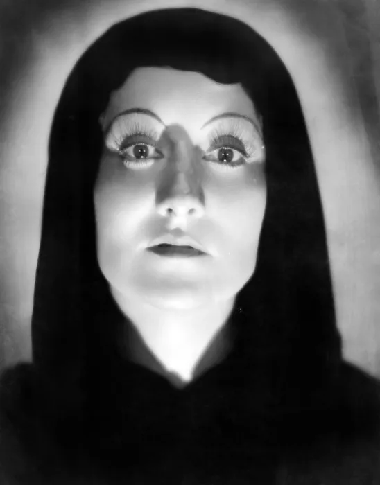 Framed Print : DRACULA'S DAUGHTER, Gloria Holden, 1936 Framed Print : DRACULA'S DAUGHTER, Gloria Holden, 1936