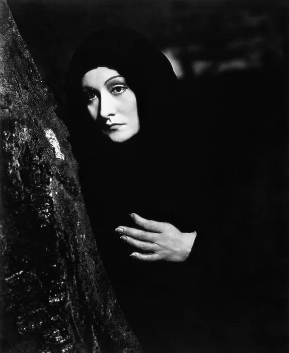 Framed Print : DRACULA'S DAUGHTER, Gloria Holden, 1936 Framed Print : DRACULA'S DAUGHTER, Gloria Holden, 1936