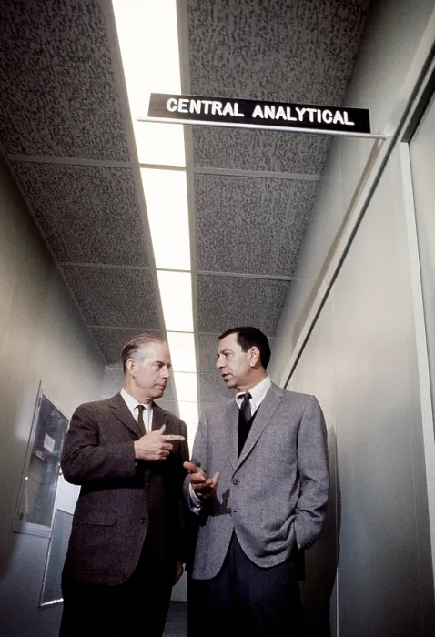 Framed Print : DRAGNET 1967, (aka DRAGNET), from left, Henry Morgan, Jack Webb, 1967-70 (1967 photo)