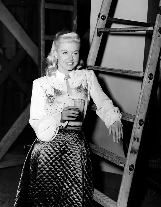 Framed Print : MY DREAM IS YOURS, Doris Day, on-set, between takes, 1949 Framed Print : MY DREAM IS YOURS, Doris Day, on-set, between takes, 1949