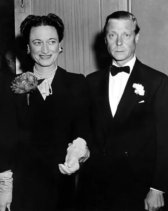 Framed Print : DUKE AND DUCHESS OF WINDSOR as they arrive at the Alvin Theatre in NYC. May 12, 1943 Framed Print : DUKE AND DUCHESS OF WINDSOR as they arrive at the Alvin Theatre in NYC. May 12, 1943