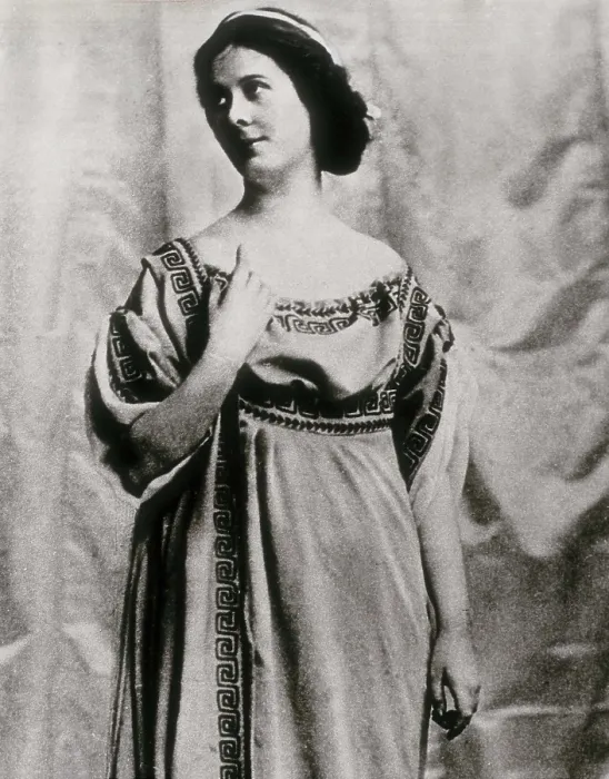 Framed Print : DUNCAN, Isadora (1878-1927). Portrait of the ballerina. AISA / Everett Collection**US SALES ONLY** Framed Print : DUNCAN, Isadora (1878-1927). Portrait of the ballerina. AISA / Everett Collection**US SALES ONLY**