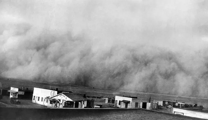Framed Print : A dust storm hits Springfield, Colorado, 1936. Courtesy: CSU Archives / Everett Collection