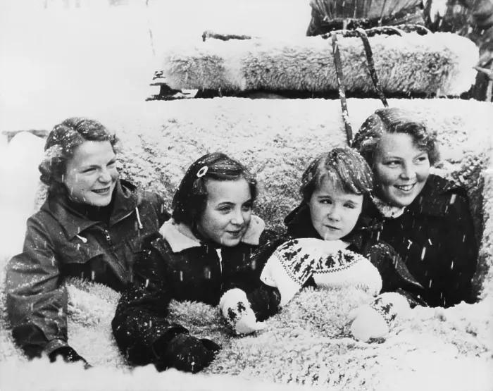 Framed Print : Dutch princesses in snow, Grindlewald, Switzerland, L-R: Irene, Marguerite, Marijke, and Beatrix. Jan. 4, 1954