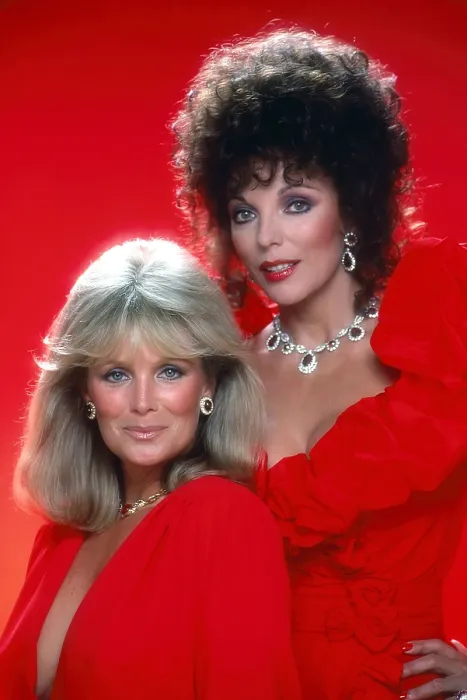 Framed Print : DYNASTY, from left: Linda Evans, Joan Collins, (1982), 1981-89
