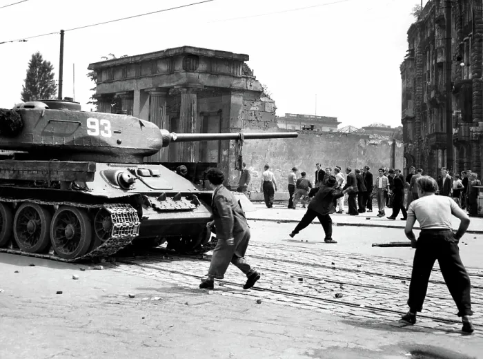Framed Print : East Berliners attack Soviet tanks, 6 / 17 / 53. Courtesy: CSU Archives / Everett Collection Framed Print : East Berliners attack Soviet tanks, 6 / 17 / 53. Courtesy: CSU Archives / Everett Collection