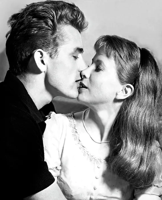 Framed Print : EAST OF EDEN, from left: James Dean, Julie Harris, 1955