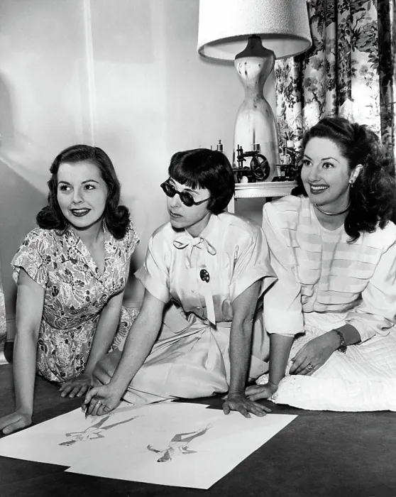 Framed Print : EDITH HEAD (center), with actresses Laura Elliot (l) and Virginia O'Brien (r), in the late 1940's.. Courtesy: CSU Archives  /  Everett Collection