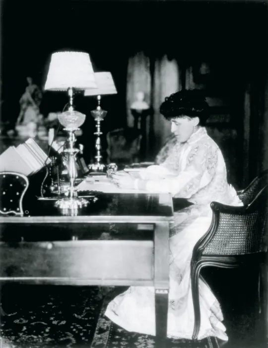 Framed Print : Edith Wharton, c. 1900. Courtesy: CSU Archives  /  Everett Collection