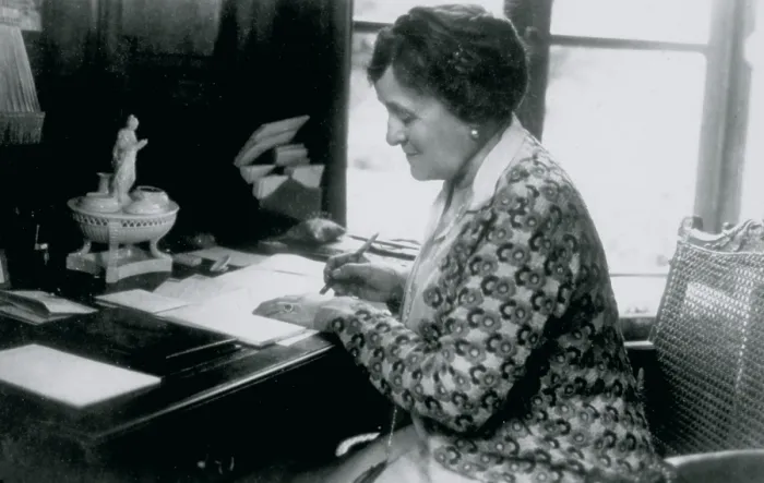 Framed Print : Edith Wharton, c. 1901. Courtesy: CSU Archives  /  Everett Collection