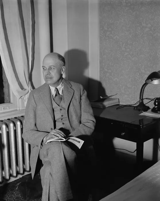 Framed Print : Edward Hopper, American realist artist. Ca. 1937. (BSLOC_2013_8_241)