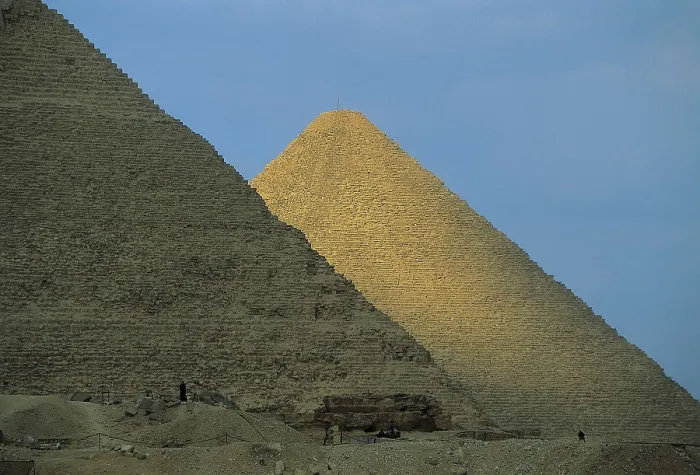 Framed Print : EGYPT. GIZA. Giza. Pyramids of Khafre and Khufu. Egyptian art. Old Kingdom. Architecture. AISA / Everett Collection**US SALES ONLY**