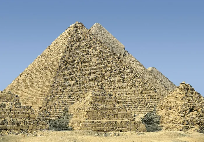Framed Print : EGYPT. GIZA. Giza. Pyramids of Khufu, Khafre and Menkaure. Egyptian art. Old Kingdom. Architecture. AISA / Everett Collection**US SALES ONLY**