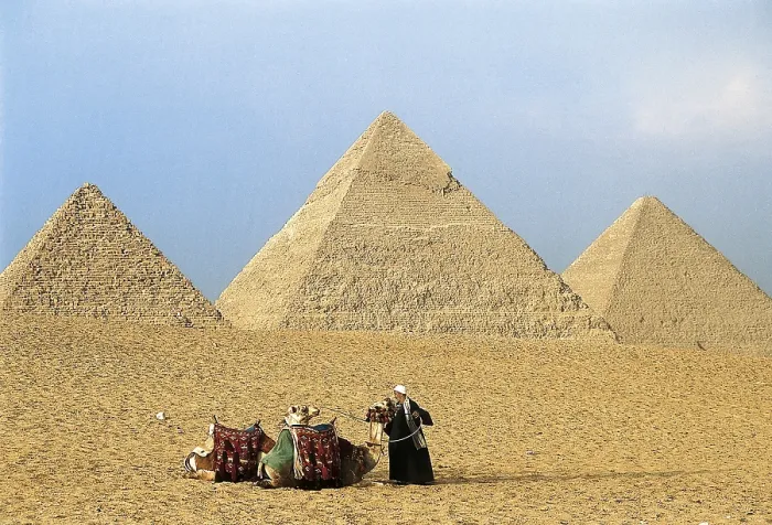 Framed Print : EGYPT. GIZA. Giza. Pyramids of Khufu, Khafre and Menkaure. Egyptian art. Old Kingdom. Architecture. - Vannini / Iberfoto / Everett Collection (426807)**US SALES ONLY** Framed Print : EGYPT. GIZA. Giza. Pyramids of Khufu, Khafre and Menkaure. Egyptian art. Old Kingdom. Architecture. - Vannini / Iberfoto / Everett Collection (426807)**US SALES ONLY**