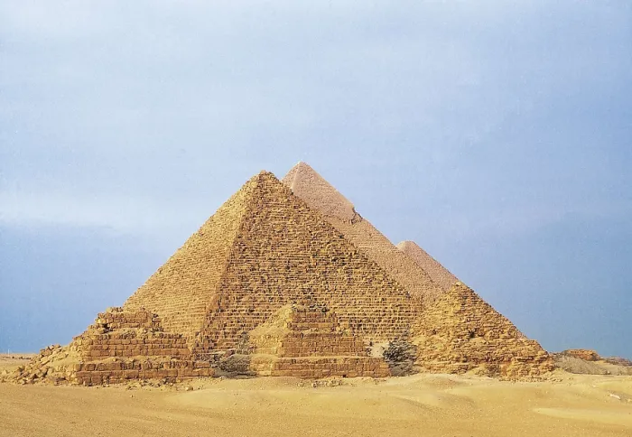 Framed Print : EGYPT. GIZA. Giza. Pyramids of Menkaure, Khafre and Khufu. Egyptian art. Old Kingdom. Architecture. AISA / Everett Collection**US SALES ONLY**