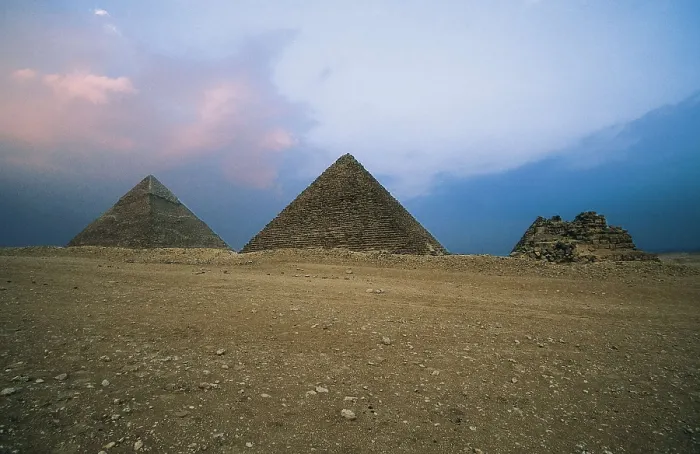 Framed Print : EGYPT. GIZA. Giza. Pyramids of Menkaure, Khafre and Khufu. Egyptian art. Old Kingdom. Architecture. AISA / Everett Collection**US SALES ONLY** Framed Print : EGYPT. GIZA. Giza. Pyramids of Menkaure, Khafre and Khufu. Egyptian art. Old Kingdom. Architecture. AISA / Everett Collection**US SALES ONLY**