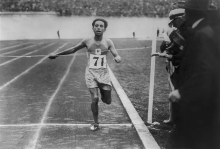 Framed Print : El Quafi of South Africa winning the Olympic marathon for France, 1928. Amsterdam, Holland. (BSLOC_2015_17_159)