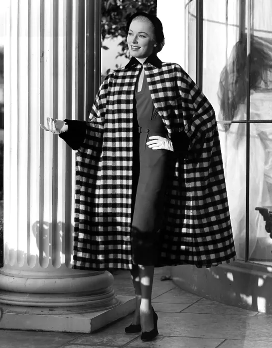 Framed Print : ELEANOR PARKER wearing a checkered cloak coat Framed Print : ELEANOR PARKER wearing a checkered cloak coat