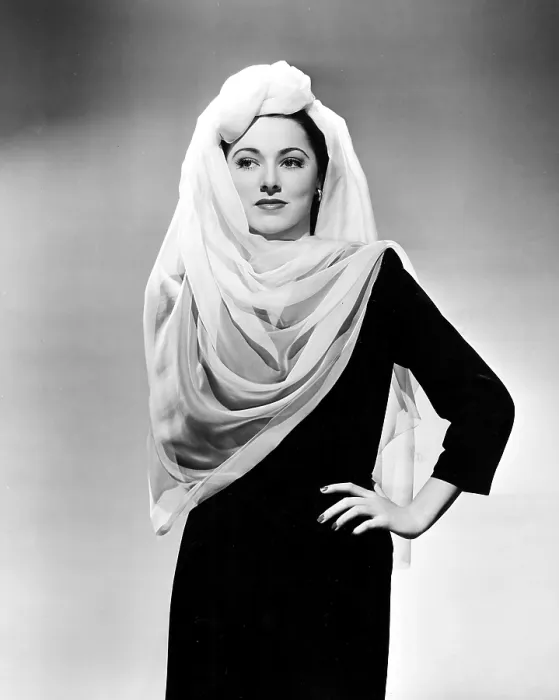 Framed Print : ELEANOR PARKER, wearing a turban and scarf treatment made of chiffon, 1943 Framed Print : ELEANOR PARKER, wearing a turban and scarf treatment made of chiffon, 1943