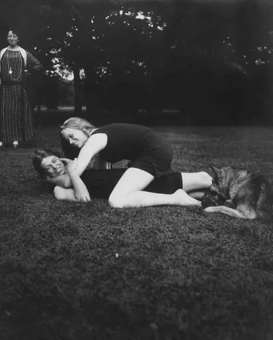 Framed Print : Eleanor Roosevelt and her 19 year old daughter Anna playing at Hyde Park. July 1925. (BSLOC_2013_6_36)
