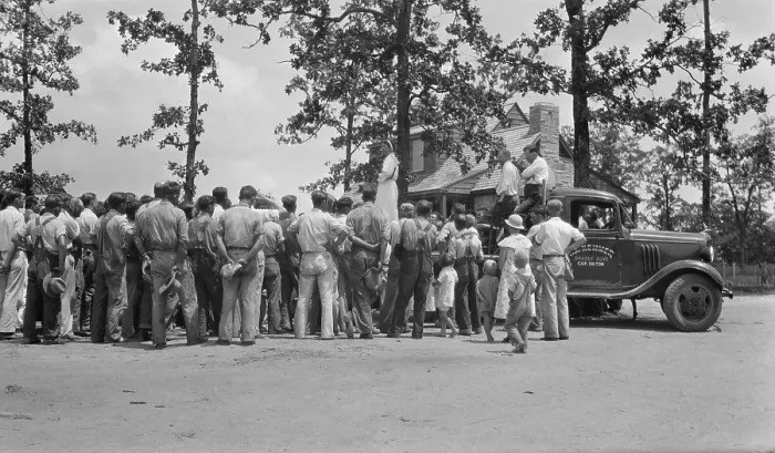 Framed Print : Eleanor Roosevelt addressing residents of Cumberland Homesteads, Crossville, Tenn. Ca. 1935 Framed Print : Eleanor Roosevelt addressing residents of Cumberland Homesteads, Crossville, Tenn. Ca. 1935