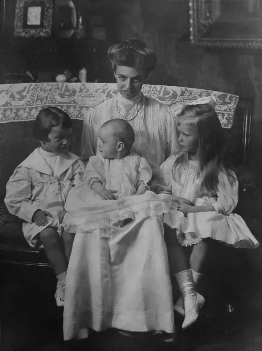 Framed Print : Eleanor Roosevelt with children, James, Elliott and Anna at Hyde Park. June 27, 1911. (BSLOC_2013_6_27)