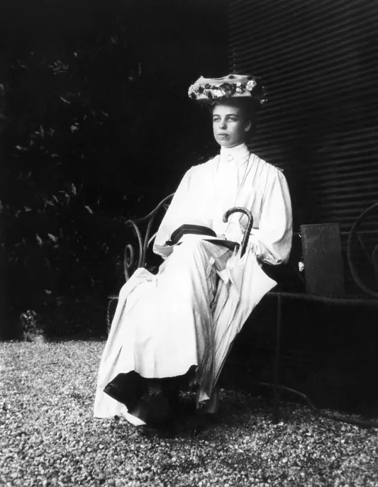 Framed Print : Eleanor Roosevelt in Gibson Girl fashions. 1905. (CSU_ALPHA_160) CSU Archives / Everett Collection Framed Print : Eleanor Roosevelt in Gibson Girl fashions. 1905. (CSU_ALPHA_160) CSU Archives / Everett Collection