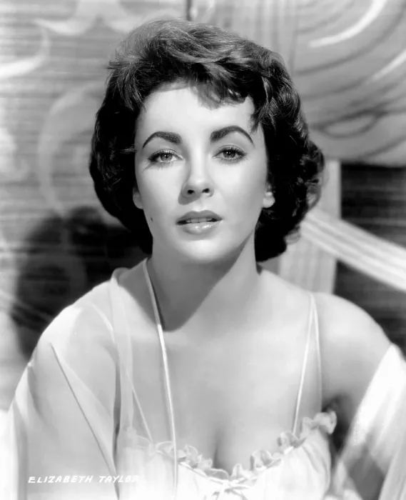 Framed Print : ELEPHANT WALK, Elizabeth Taylor, 1954