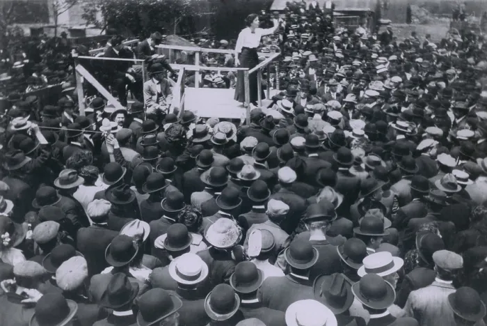 Framed Print : Elizabeth Gurley Flynn (1890-1964), addressing Paterson Silk Strikers, June 1913