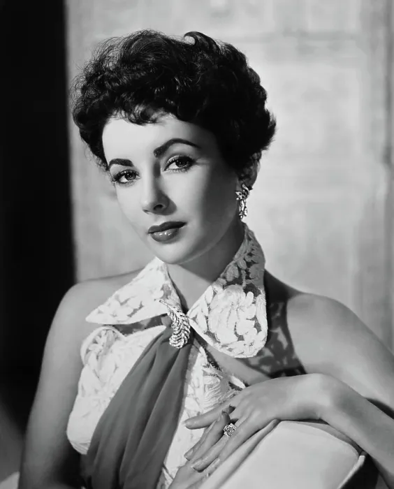 Framed Print : Elizabeth Taylor, 1952 Framed Print : Elizabeth Taylor, 1952
