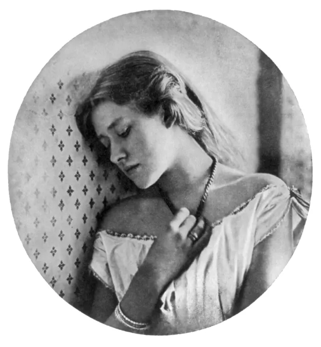 Framed Print : Ellen Terry (1847-1928), English actress, at the age of sixteen, she was already a seasoned performer. Portrait by Julia Margaret Cameron. 1863-64 Framed Print : Ellen Terry (1847-1928), English actress, at the age of sixteen, she was already a seasoned performer. Portrait by Julia Margaret Cameron. 1863-64