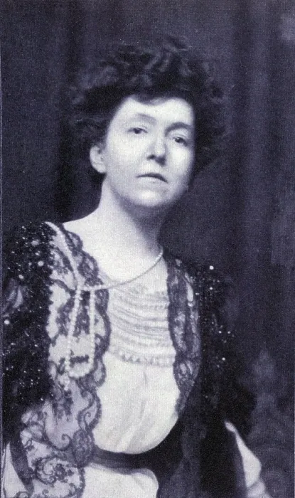 Framed Print : Elsie de Wolfe (1865-1950), actress and interior designer whose modern approach reacted against 19th century Victorian interiors. 1901 gravure Framed Print : Elsie de Wolfe (1865-1950), actress and interior designer whose modern approach reacted against 19th century Victorian interiors. 1901 gravure