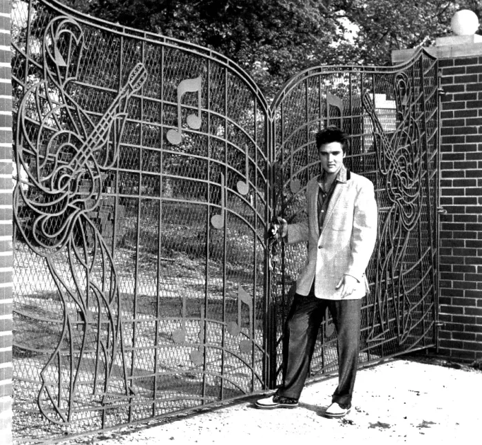 Framed Print : ELVIS PRESLEY stands in front of the gates to Graceland, 4 / 26 / 57