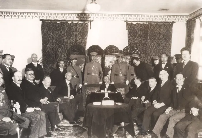 Framed Print : Emperor of Manchukuo, Henry Pu Yi, meets with League of Nations commission Framed Print : Emperor of Manchukuo, Henry Pu Yi, meets with League of Nations commission