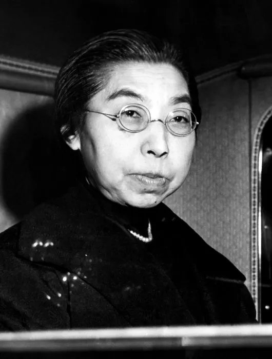 Framed Print : Empress Dowager of Japan as she arrives at the Palace in Tokyo to visit her son, Emperor Hirohito. December 1945. Courtesy: CSU Archives / Everett Collection Framed Print : Empress Dowager of Japan as she arrives at the Palace in Tokyo to visit her son, Emperor Hirohito. December 1945. Courtesy: CSU Archives / Everett Collection