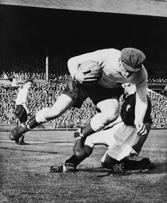 Framed Print : England's goalkeeper Frank Swift, in an international soccer match. Wembley, London, 1949. - (BSLOC_2014_17_179) Framed Print : England's goalkeeper Frank Swift, in an international soccer match. Wembley, London, 1949. - (BSLOC_2014_17_179)