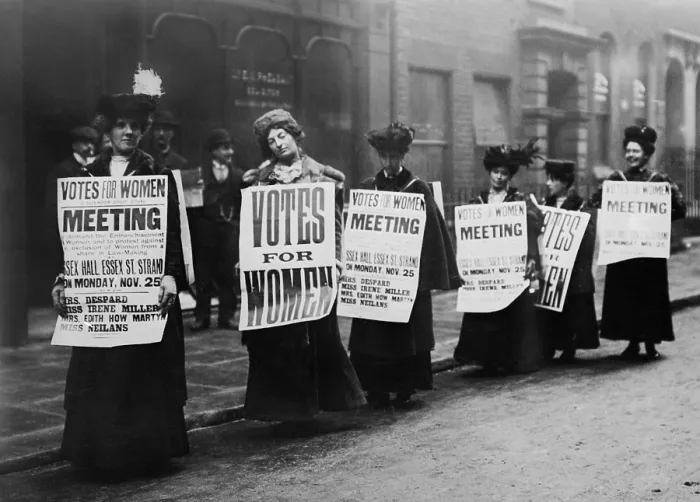 Framed Print : English suffragettes demonstrating in London in 1907 or 1912 Framed Print : English suffragettes demonstrating in London in 1907 or 1912