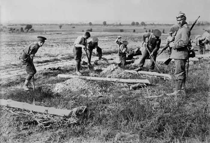 Framed Print : English WW1 POWs prisoners at work near Doberitz, Germany. 1914-15. Deep within eastern Germany they labor with shovels under an armed guard. (BSLOC_2012_4_184)