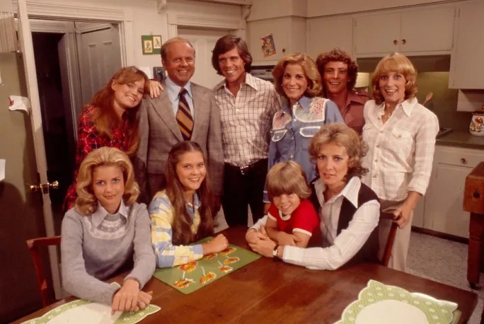 Framed Print : EIGHT IS ENOUGH, (back row, from left): Susan Richardson, Dick Van Patten, Grant Goodeve, Lani O'Grady, Willie Aames, Laurie Walters; front from left: Dianne Kay, Connie Newton