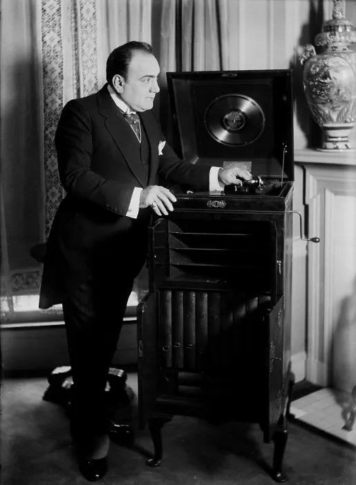 Framed Print : Enrico Caruso (1873-1921), Italian Opera singer, circa 1910s Framed Print : Enrico Caruso (1873-1921), Italian Opera singer, circa 1910s