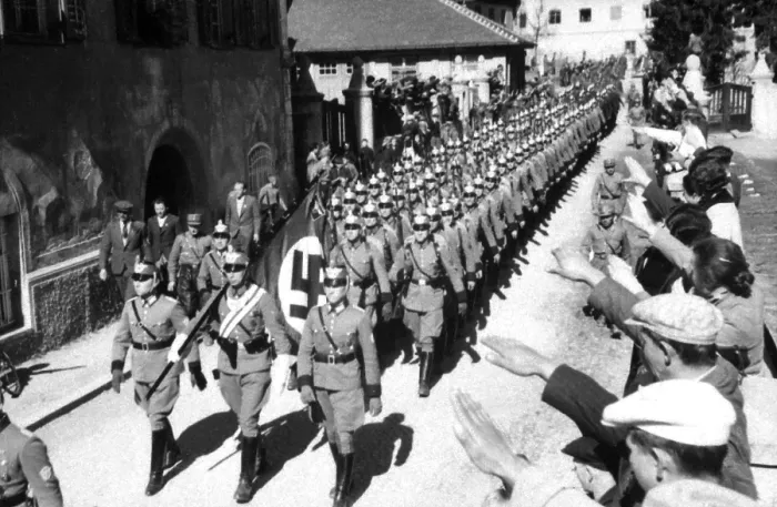 Framed Print : Entry of German police into Tirol in western Austria during the Anschluss. March 1938. Photo by Heinrich Hoffman Collection (BSLOC_2013_9_186) Framed Print : Entry of German police into Tirol in western Austria during the Anschluss. March 1938. Photo by Heinrich Hoffman Collection (BSLOC_2013_9_186)