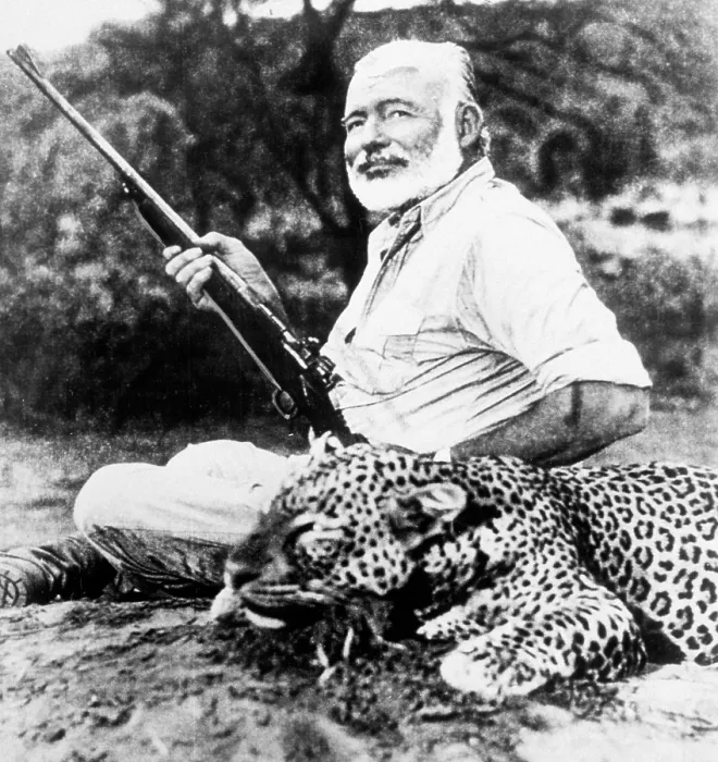Framed Print : ERNEST HEMINGWAY with leopard he has killed in Uganda, 1 / 24 / 54 Framed Print : ERNEST HEMINGWAY with leopard he has killed in Uganda, 1 / 24 / 54