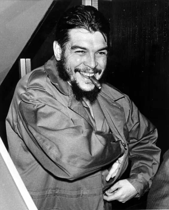 Framed Print : ERNESTO CHE GUEVARA, 12 / 11 / 64, after addressing US in a speech before the UN General Assembly--United Nations Building, NY.. Courtesy: CSU Archives  /  Everett Collection