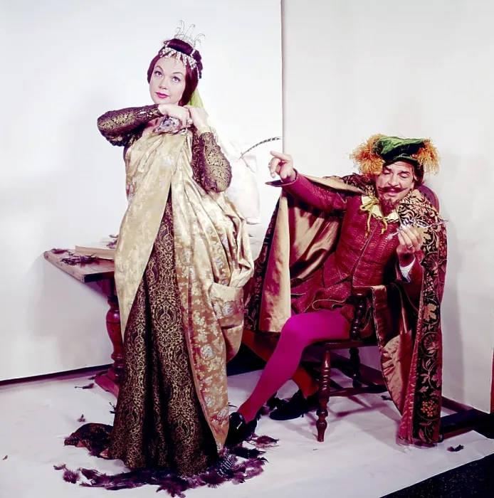 Framed Print : Ernie Kovacs (right), star of TAKE A GOOD LOOK, with wife Edie Adams (left), in a comedic photoshoot for TV Guide, 1960
